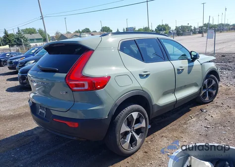 2023 Volvo Xc40 B5 Plus Dark Theme z USA, uszkodzony, nr VIN YV4L12UWXP2943450